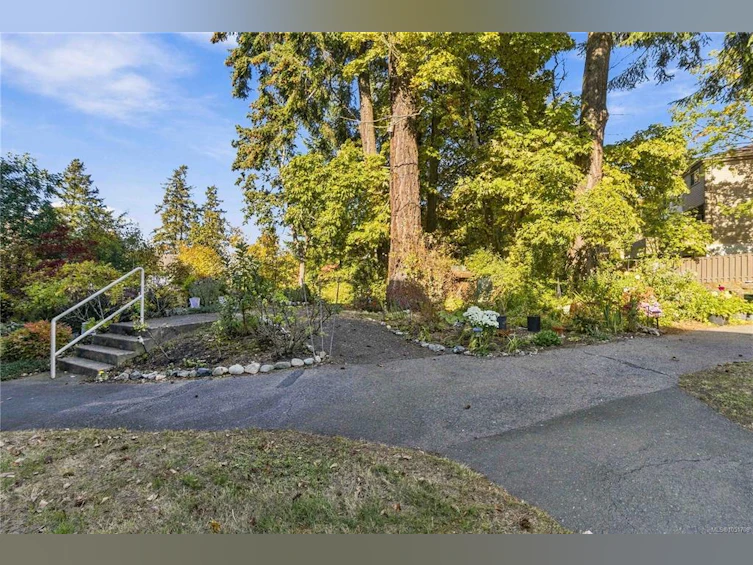 105-290 Island Highway, View Royal, BC, V9B 1G5 - 34
