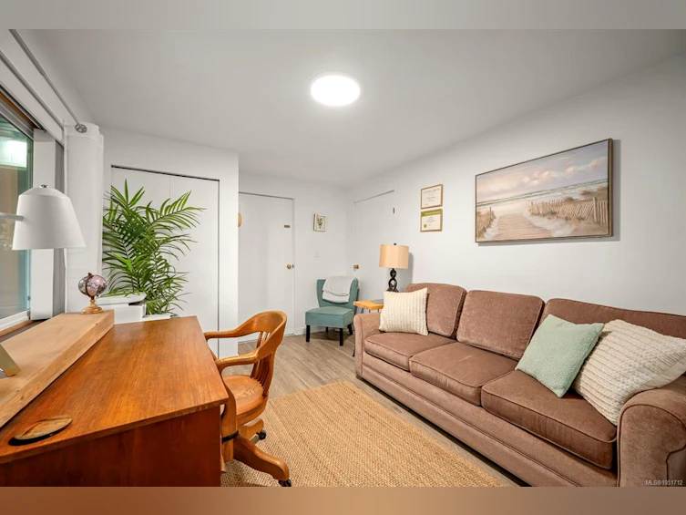 6044 N Island Highway, Courtenay, BC, V9J 1T5 - 32