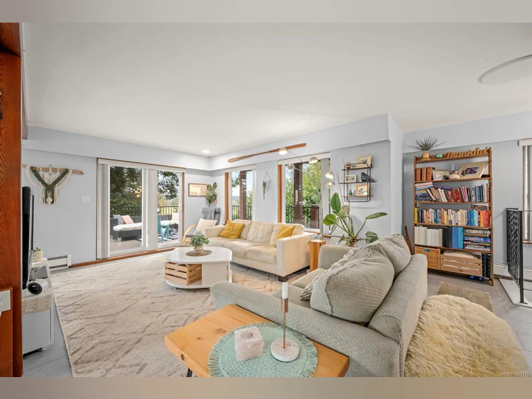 6044 N Island Highway, Courtenay, BC, V9J 1T5 - 7
