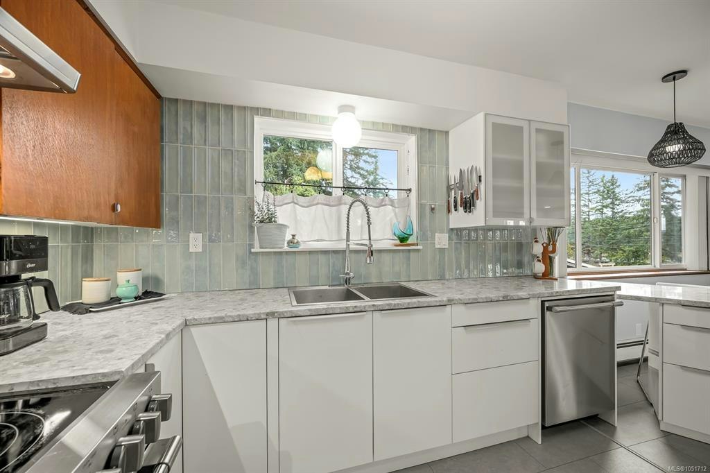6044 N Island Highway, Courtenay, BC, V9J 1T5 - 20