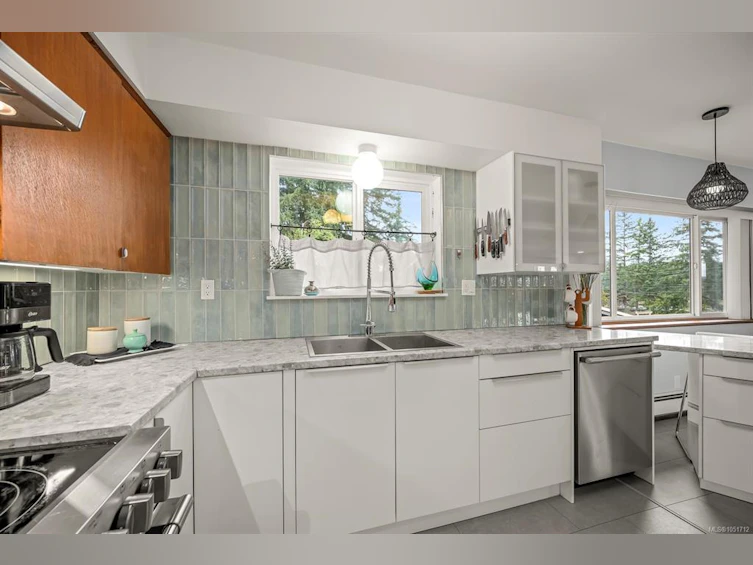 6044 N Island Highway, Courtenay, BC, V9J 1T5 - 20
