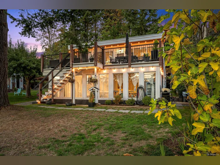 6044 N Island Highway, Courtenay, BC, V9J 1T5