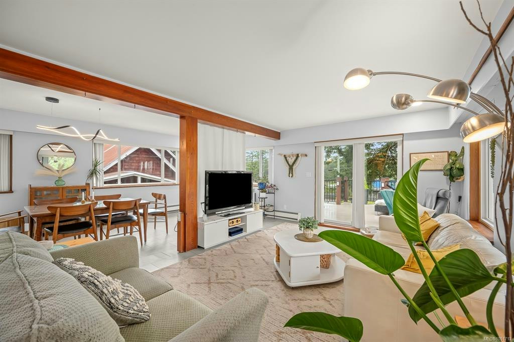 6044 N Island Highway, Courtenay, BC, V9J 1T5 - 5