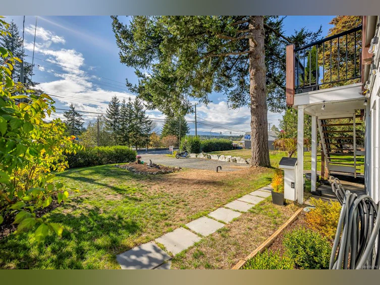 6044 N Island Highway, Courtenay, BC, V9J 1T5 - 60