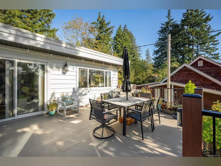 6044 N Island Highway, Courtenay, BC, V9J 1T5 - 8
