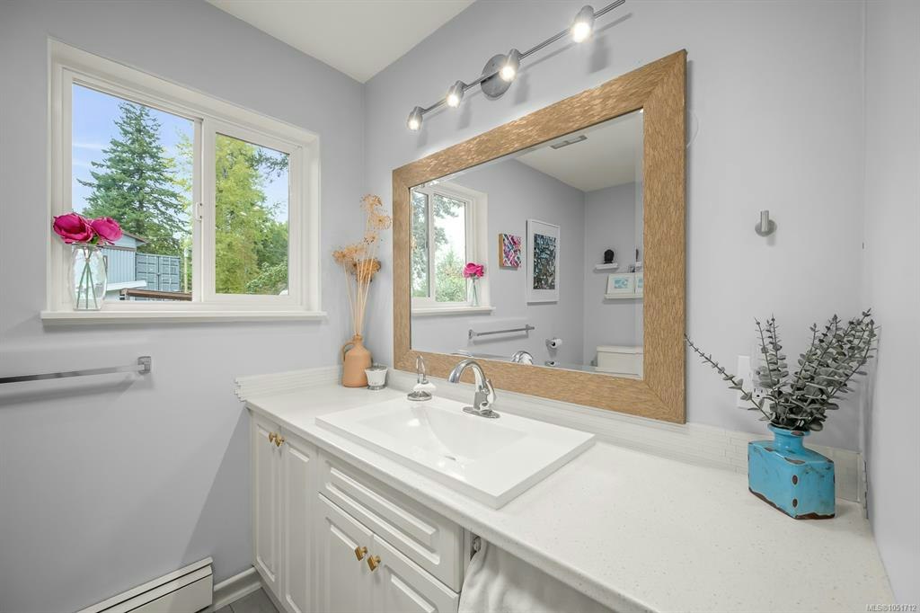 6044 N Island Highway, Courtenay, BC, V9J 1T5 - 28
