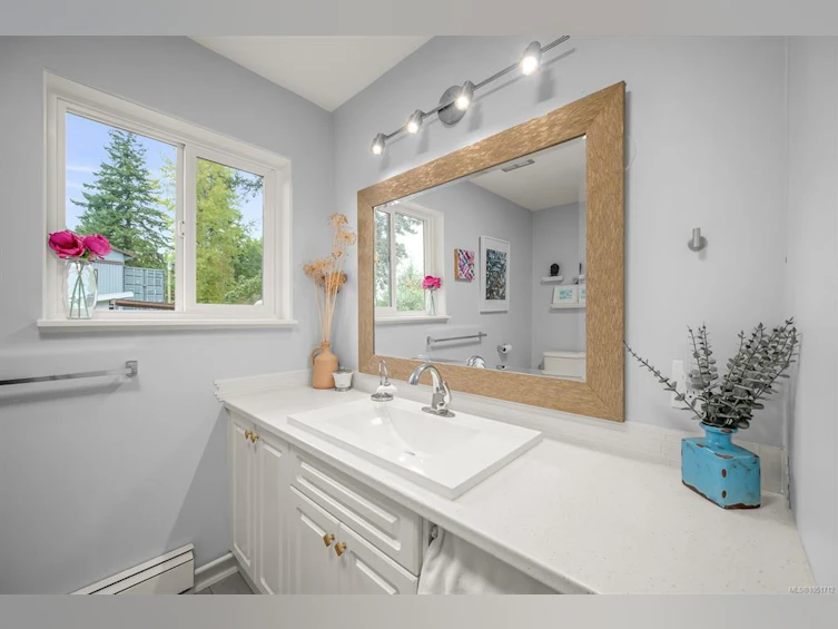 6044 N Island Highway, Courtenay, BC, V9J 1T5 - 28