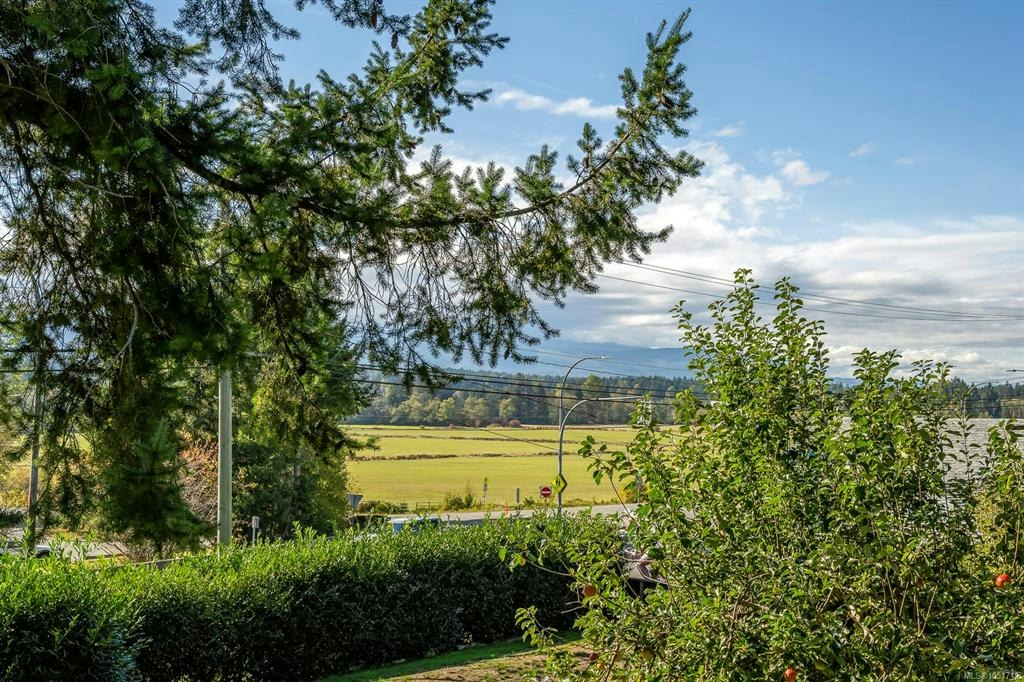 6044 N Island Highway, Courtenay, BC, V9J 1T5 - 11