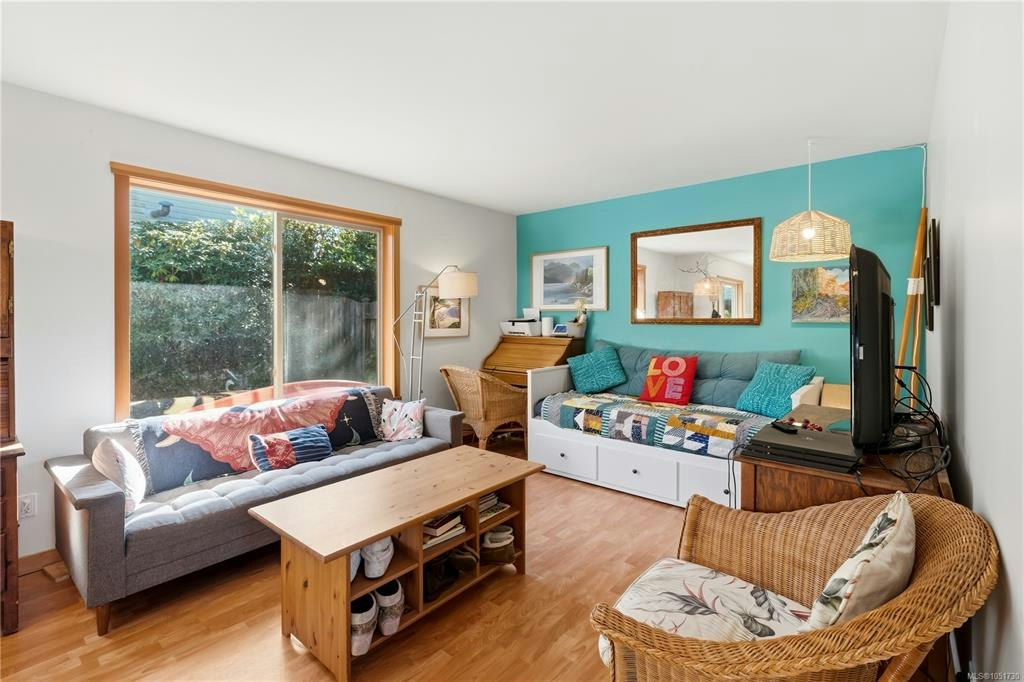3-1626 Holly Crescent - 3