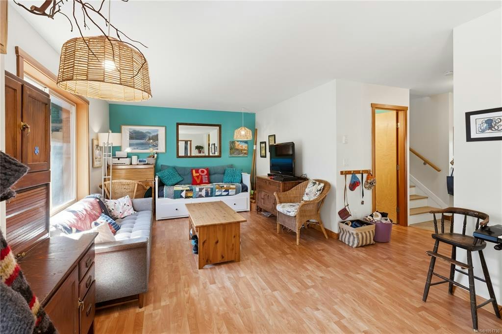 3-1626 Holly Crescent - 4