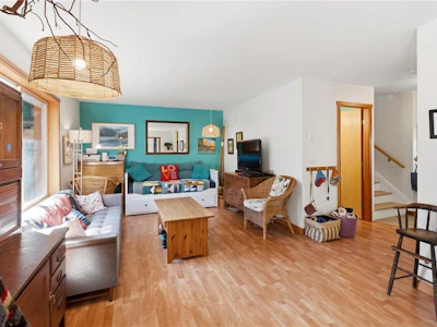 3-1626 Holly Crescent - 4