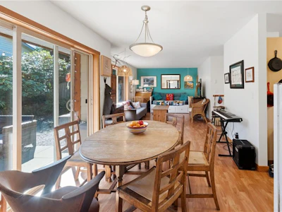 3-1626 Holly Crescent - 5