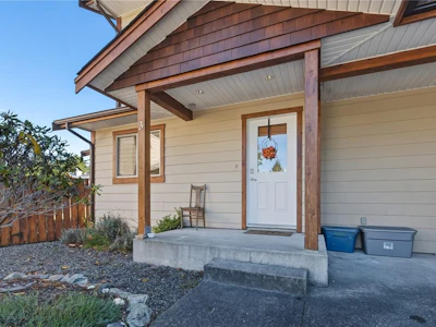 3-1626 Holly Crescent - 2