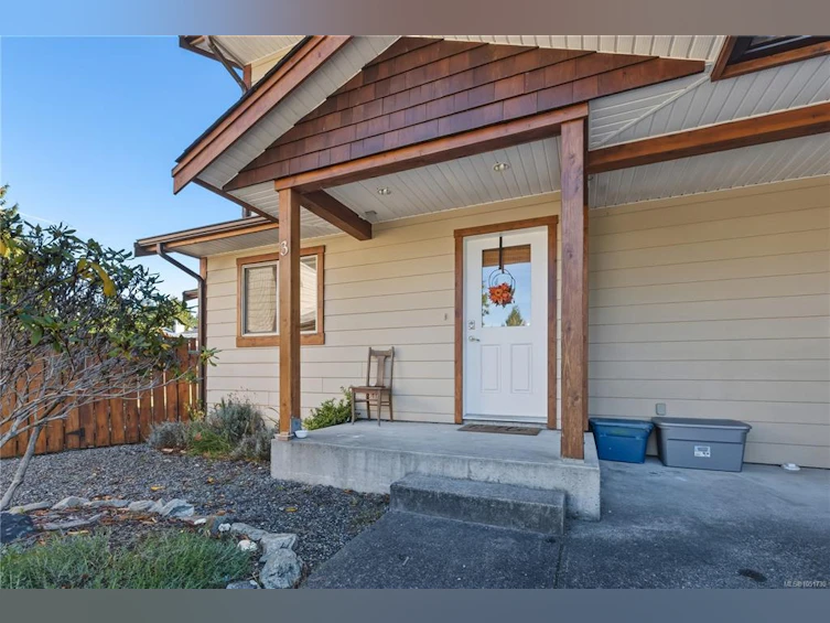 3-1626 Holly Crescent, Ucluelet, BC, V0R 3A0 - 2