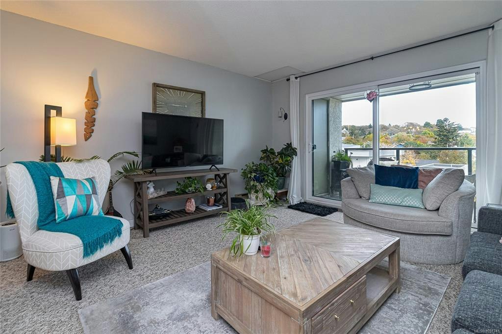 404-2757 Quadra Street, Victoria, BC, V8T 4E5