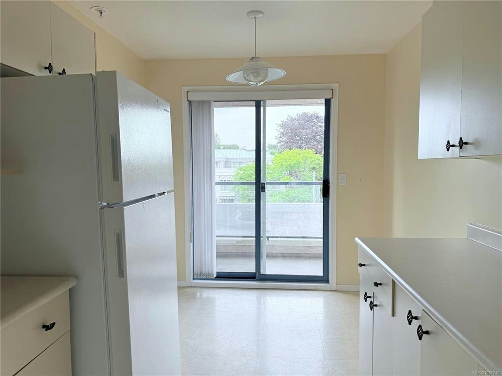 408-1063 Southgate Street, Victoria, BC, V8R 1C8 - 11