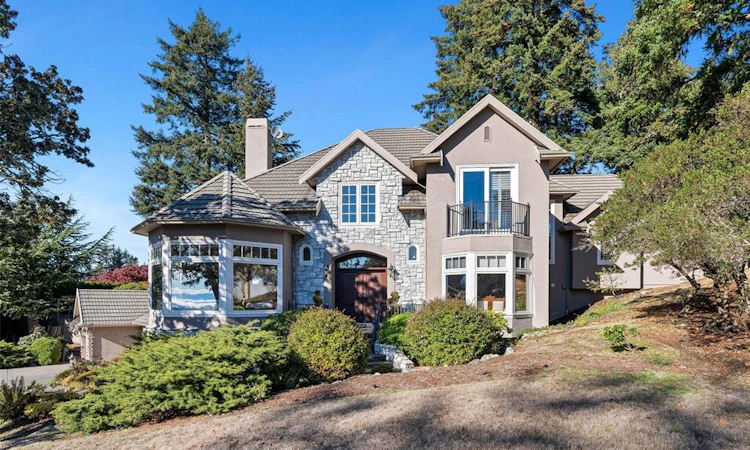 906 Cobblestone Lane