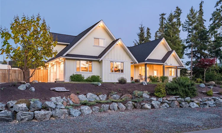 7371 Lakefront Drive