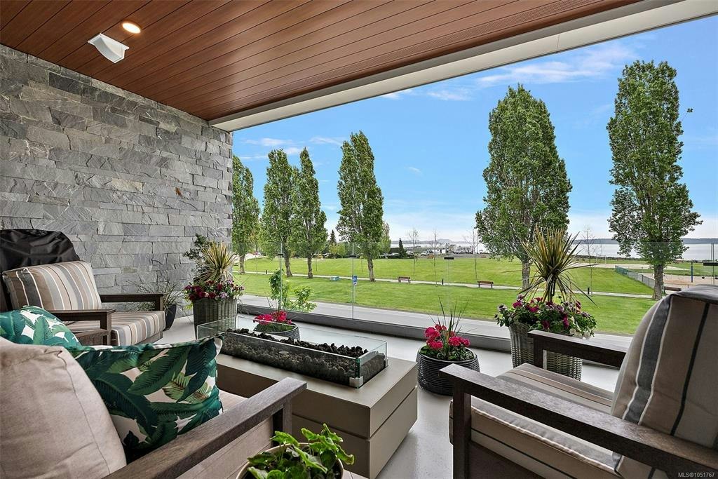 203-9570 Fifth Street, Sidney, BC, V8L 2W5