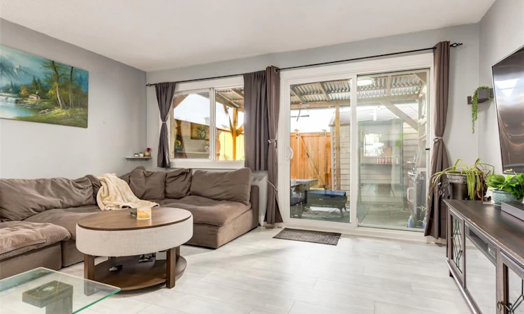 12-285 Harewood Road