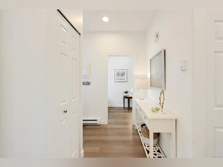 2563 Shelbourne Street, Victoria, BC, V8R 4L7 - 40