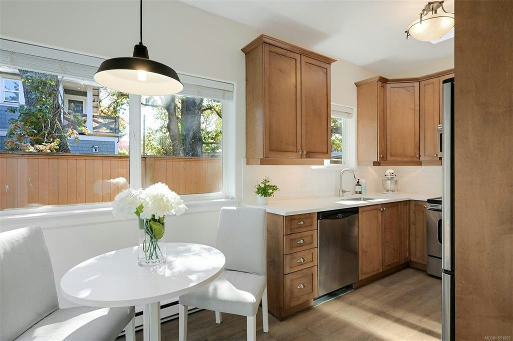 2563 Shelbourne Street, Victoria, BC, V8R 4L7 - 16