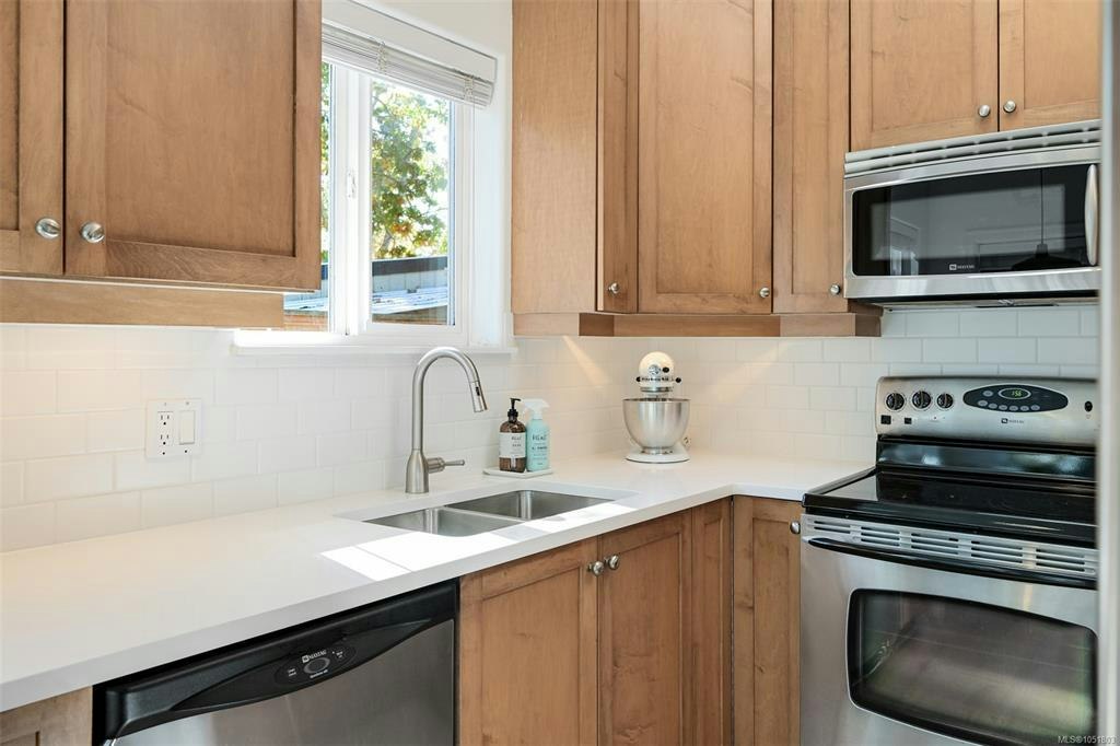 2563 Shelbourne Street, Victoria, BC, V8R 4L7 - 18