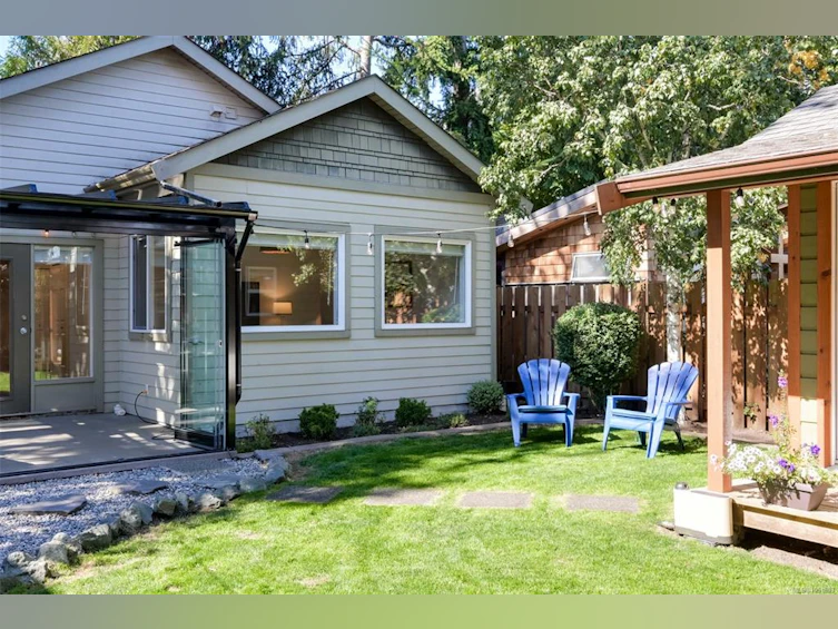 2563 Shelbourne Street, Victoria, BC, V8R 4L7 - 50