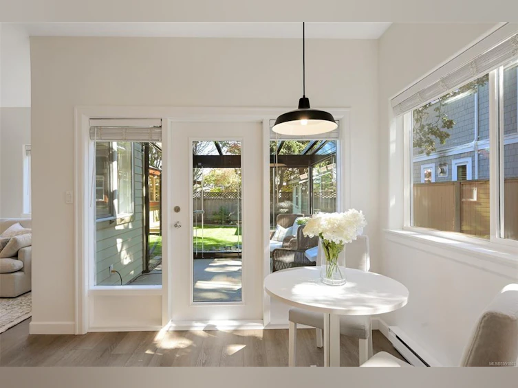2563 Shelbourne Street, Victoria, BC, V8R 4L7 - 23