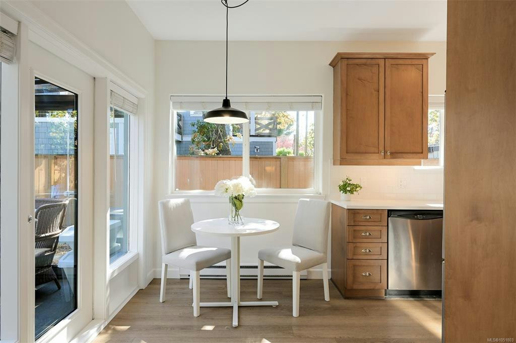2563 Shelbourne Street, Victoria, BC, V8R 4L7 - 15