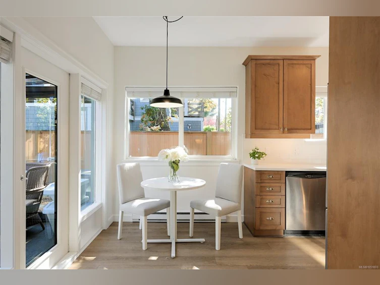 2563 Shelbourne Street, Victoria, BC, V8R 4L7 - 15
