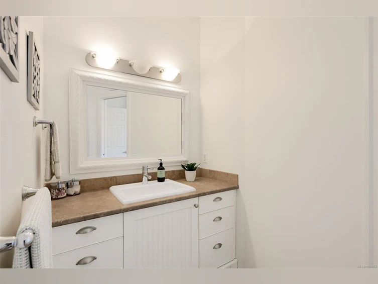 2563 Shelbourne Street, Victoria, BC, V8R 4L7 - 36