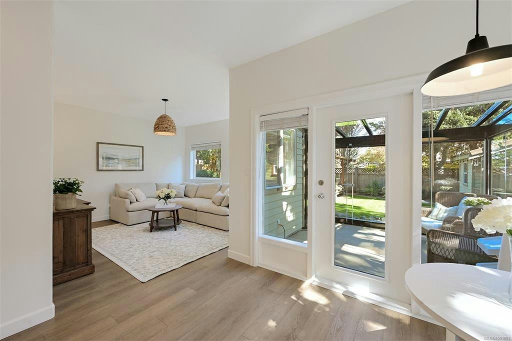 2563 Shelbourne Street, Victoria, BC, V8R 4L7 - 22