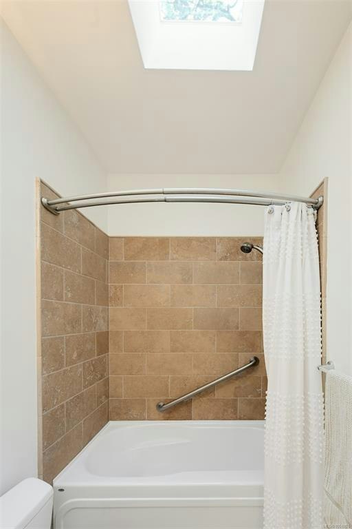 2563 Shelbourne Street, Victoria, BC, V8R 4L7 - 39