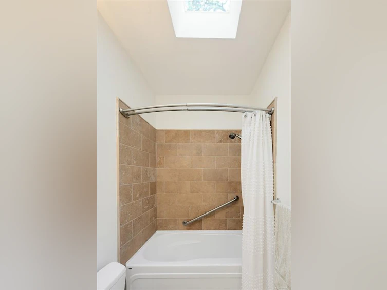 2563 Shelbourne Street, Victoria, BC, V8R 4L7 - 39