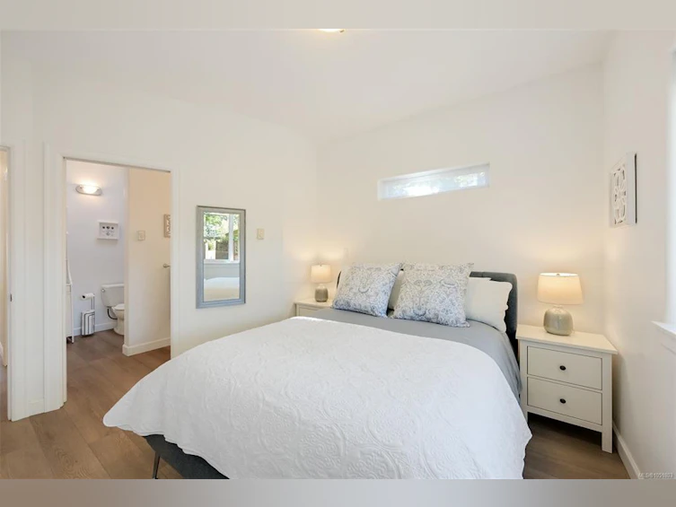 2563 Shelbourne Street, Victoria, BC, V8R 4L7 - 31