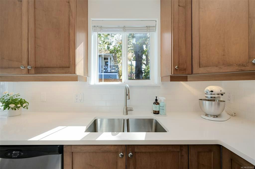 2563 Shelbourne Street, Victoria, BC, V8R 4L7 - 20