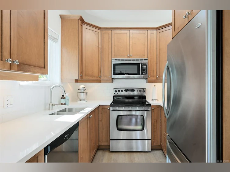 2563 Shelbourne Street, Victoria, BC, V8R 4L7 - 19