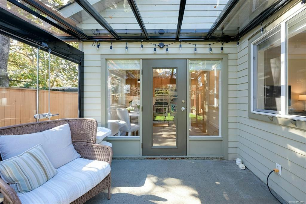 2563 Shelbourne Street, Victoria, BC, V8R 4L7 - 28