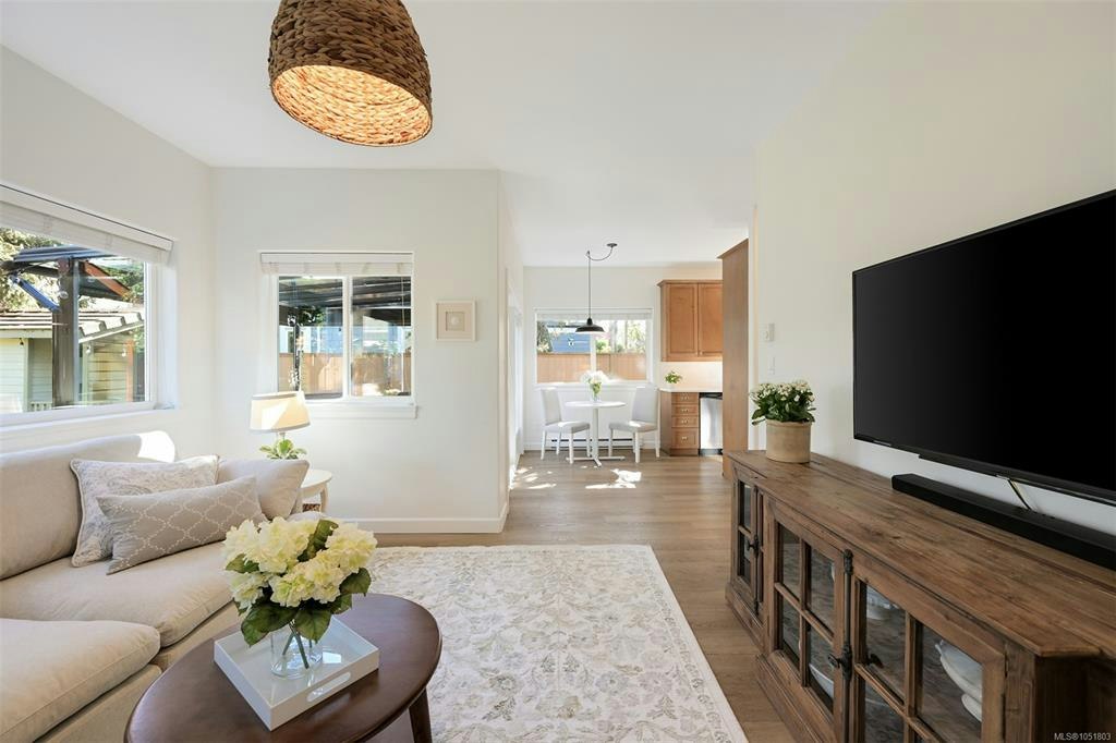 2563 Shelbourne Street, Victoria, BC, V8R 4L7 - 10