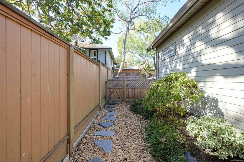 2563 Shelbourne Street, Victoria, BC, V8R 4L7 - 71
