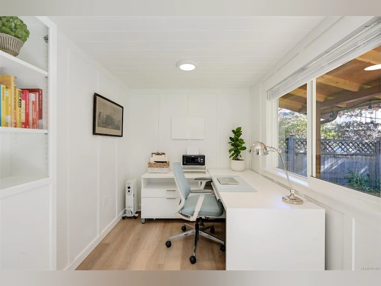 2563 Shelbourne Street, Victoria, BC, V8R 4L7 - 55