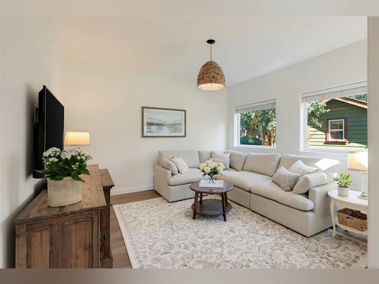2563 Shelbourne Street, Victoria, BC, V8R 4L7 - 8