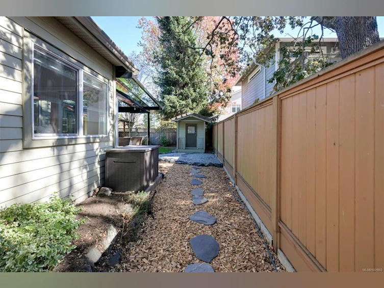2563 Shelbourne Street, Victoria, BC, V8R 4L7 - 70