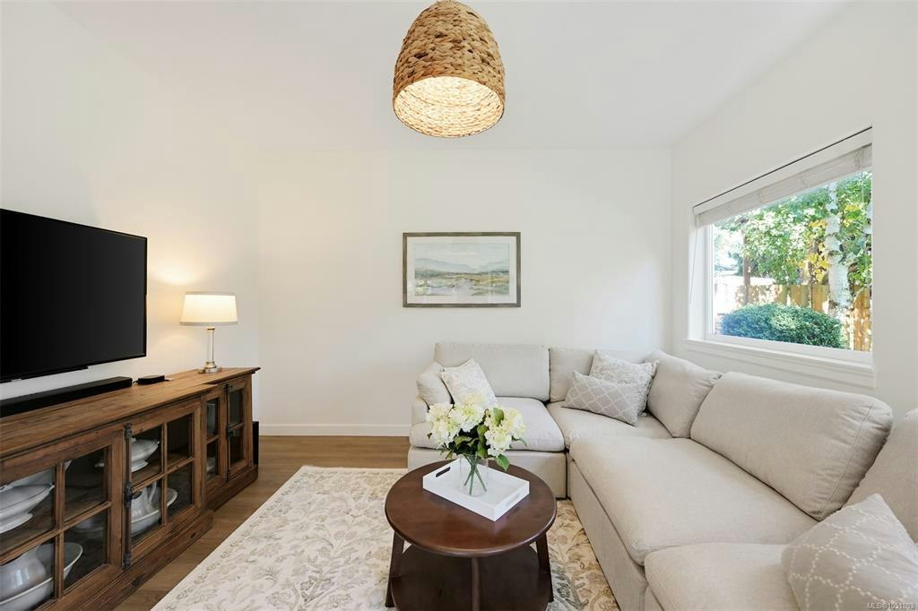 2563 Shelbourne Street, Victoria, BC, V8R 4L7 - 11