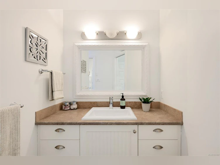 2563 Shelbourne Street, Victoria, BC, V8R 4L7 - 37