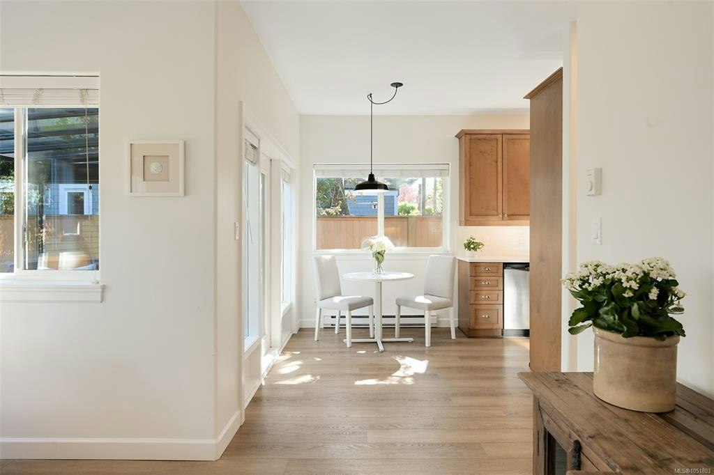 2563 Shelbourne Street, Victoria, BC, V8R 4L7 - 13
