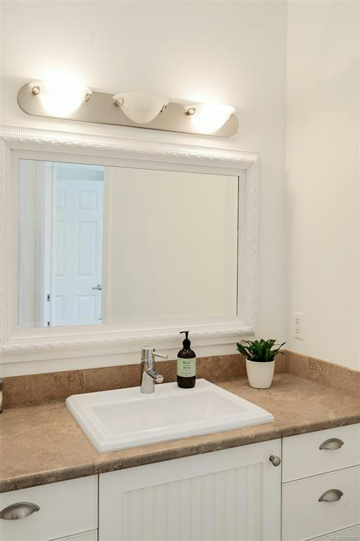 2563 Shelbourne Street, Victoria, BC, V8R 4L7 - 38