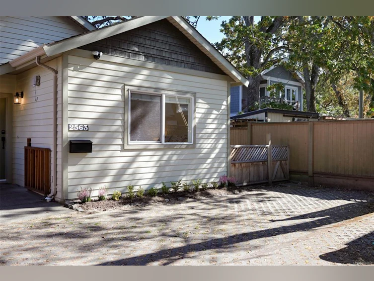 2563 Shelbourne Street, Victoria, BC, V8R 4L7 - 81