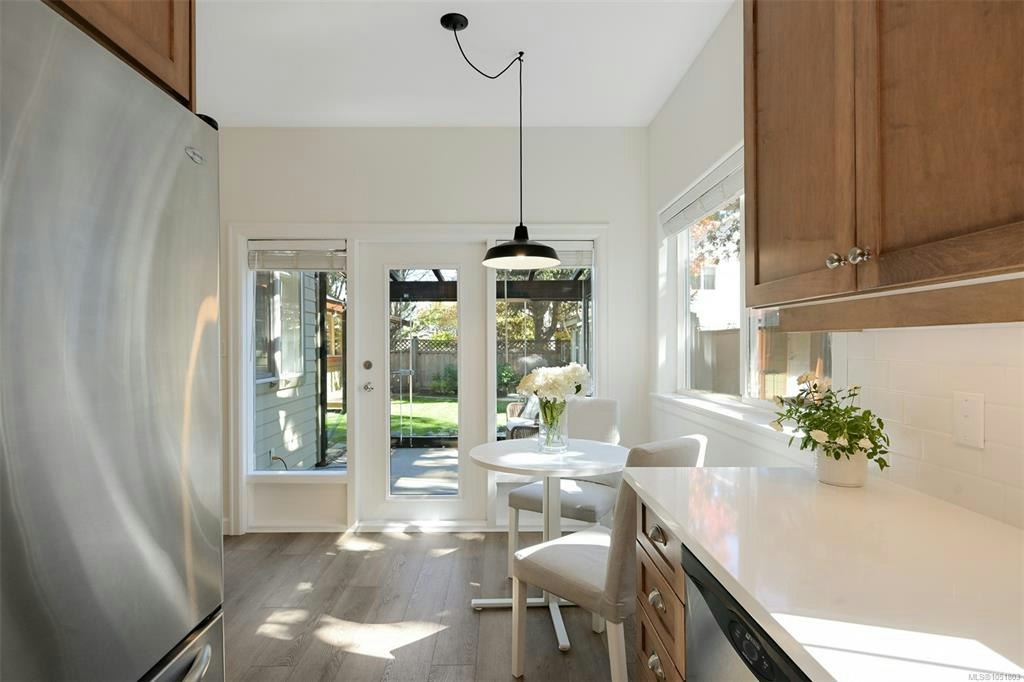 2563 Shelbourne Street, Victoria, BC, V8R 4L7 - 21